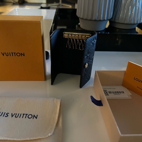 Louis Vuitton 6 ring key holder - Picture 3 of 5